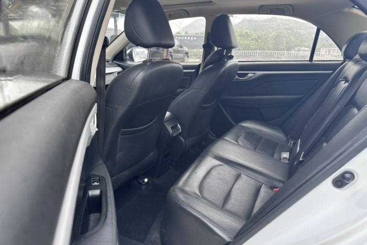 Used Geely Auto Vision 2019 Upgraded Model 1.5L Manual Luxury Version China VI Standard Interior 3