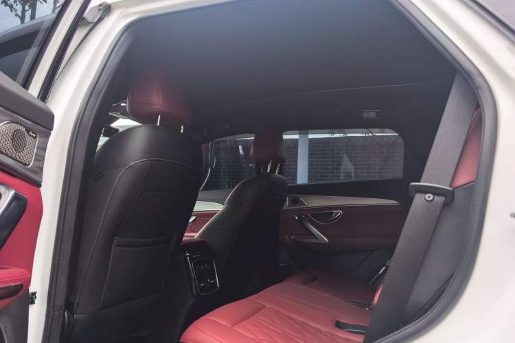 Used JETOUR X70 PLUS 2023 1.6T DCT Stronger PRO 7-Seater Interior 4