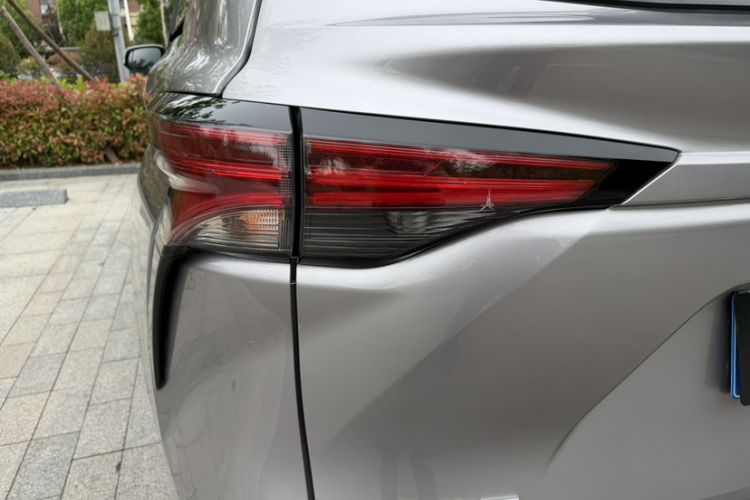 Used Toyota SIENNA 2023 2.5L Hybrid Platinum Edition