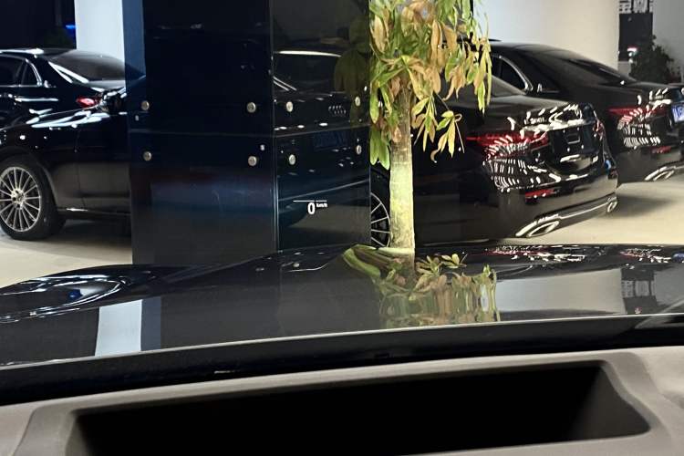 Used BMW X7 2021 xDrive40i Luxury Package with Premium Features
