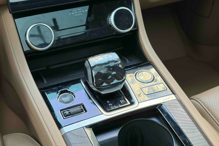 Used Jaguar XFL 2024 2.0T P250 Two-Wheel Drive Prestige Luxury Edition
