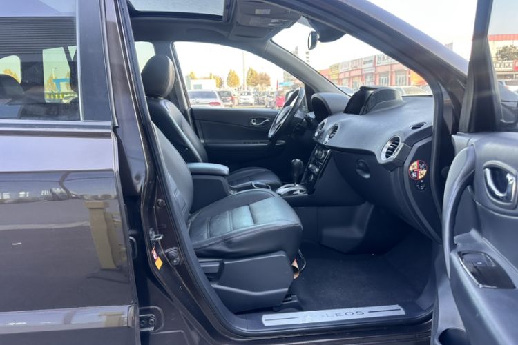 Used Renault Koleos 2015 2.5L 4x4 Comfort Edition
