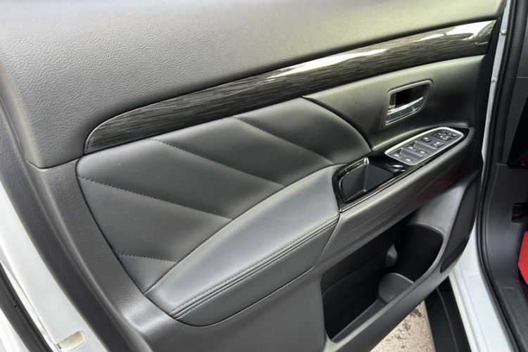 Used Mitsubishi Outlander 2019 2.0L Two-Wheel Drive Comfort Edition 5 Seats China VI Standard
