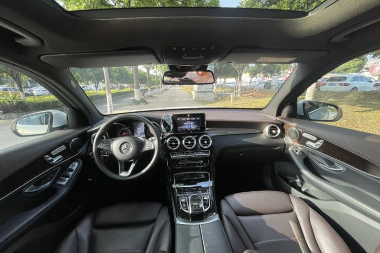 Used Mercedes-Benz GLC 2018 GLC 260 4MATIC Luxury Model
