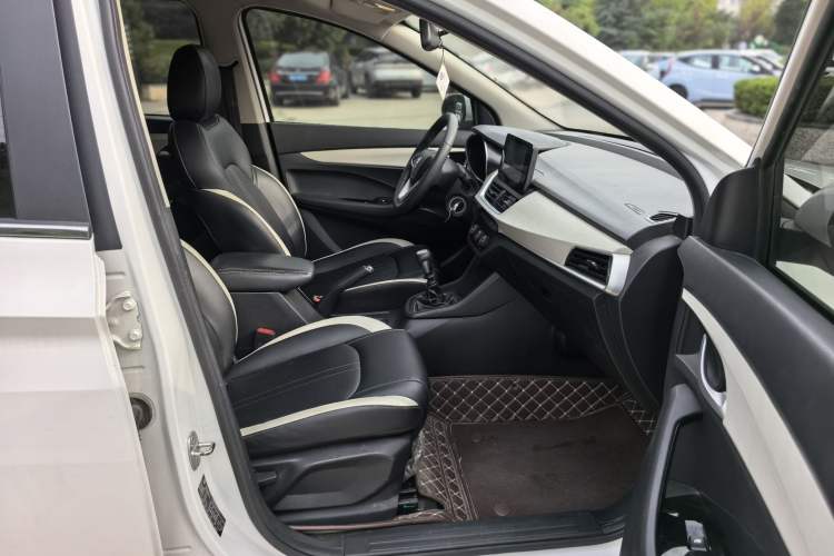 Used Baojun 360 2021 1.5L Manual Elite Edition Interior 4