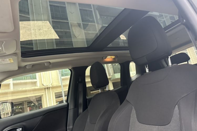 Used Jeep Renegade 2016 1.4T Automatic Jingneng Edition Interior 9