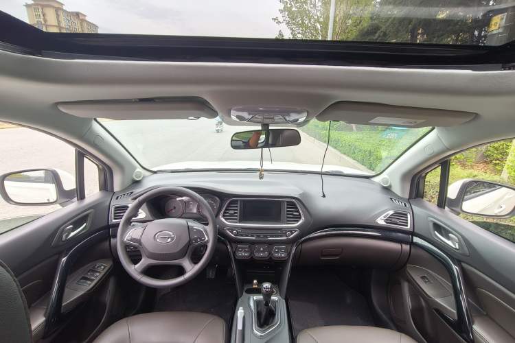 Used GAC Trumpchi GS4 2015 200T Manual Elite Edition Interior 2