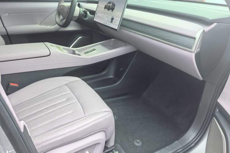 Used ONVO L60 2024 60 kWh Rear-Drive Version Interior 3