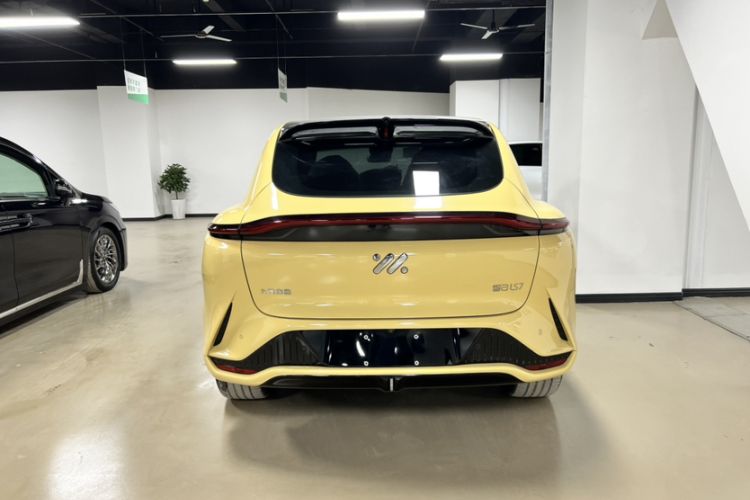 Used IM LS7 2023 90 kWh Elite Rear-Drive Version
