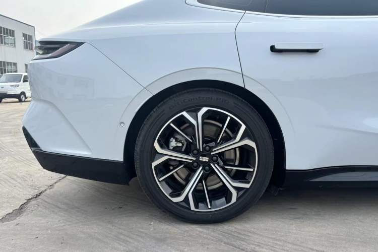 Used Geely Galaxy E8 2025 575 km Exploration Intelligent Driving Edition
