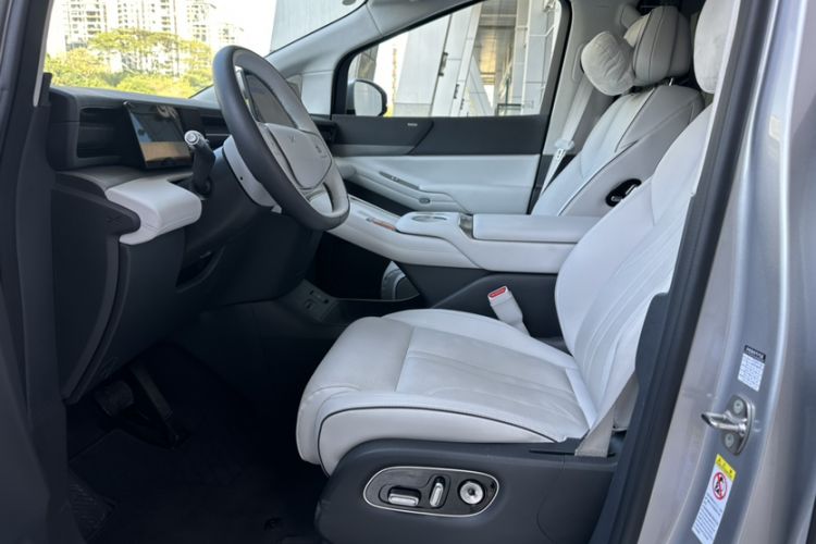 Used XPeng X9 2025 702 Four-Wheel Drive High-Performance Max
