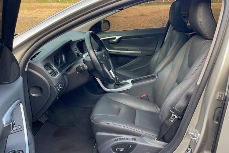 Used Volvo V60 2015 T5 Zhiyi Edition