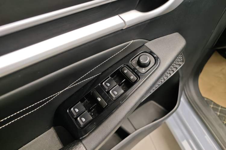 Used Geely Auto Emgrand 2023 4th Generation Champion Edition 1.5L CVT Prestige Model Interior 4