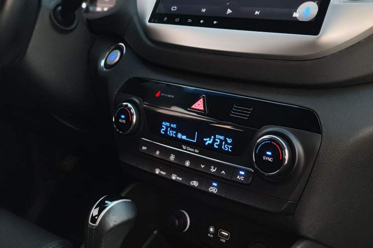 Used Hyundai Tucson 2015 1.6T Dual-Clutch Two-Wheel-Drive Smart Model Audio And AC Panel