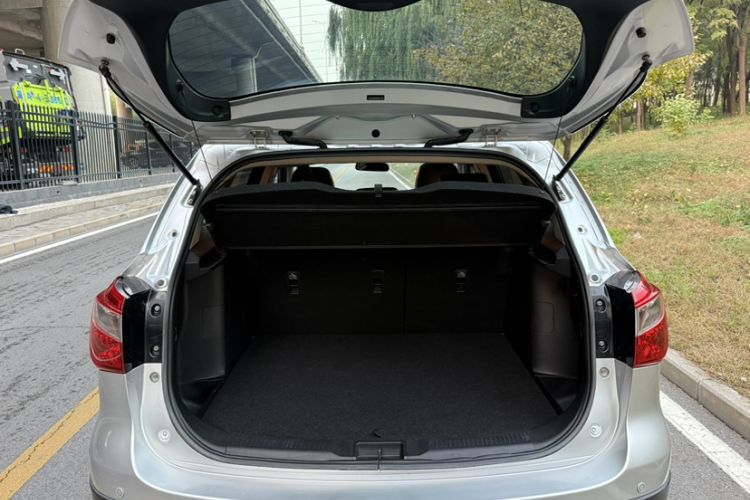 Used Suzuki S-Cross 2014 1.6L CVT Four-Wheel Drive Luxury Version
