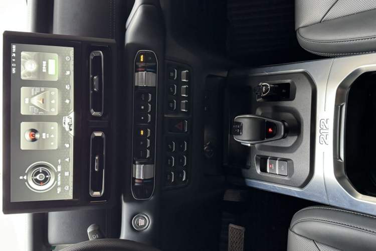 Used 212 T01 2025 2.0T Changfeng
