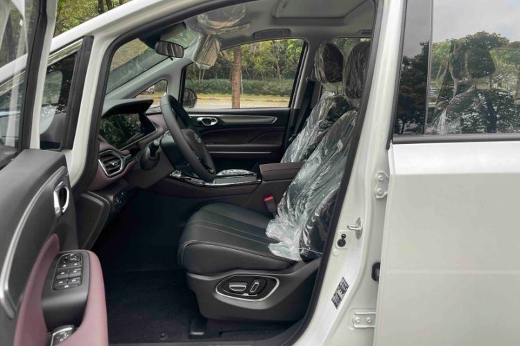 Used GAC Trumpchi M6 2023 PRO 270T DCT Luxury Edition
