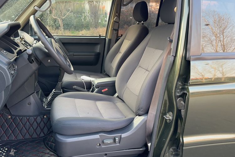 Used Leopaard Q6 2014 2.4L Two-Wheel Drive Version
