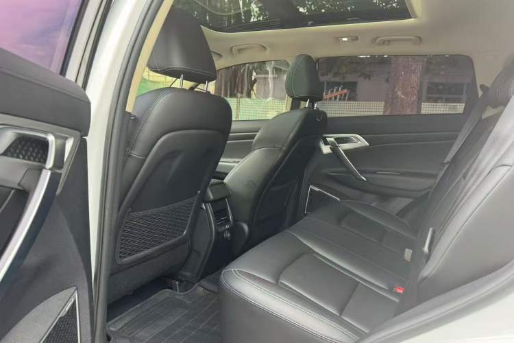 Used Geely Auto Emgrand X7 Sport 2016 1.8TD Automatic Smart Connectivity Version Interior 4