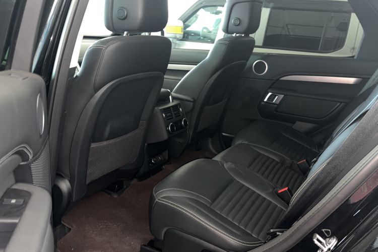 Used Land Rover Discovery 2024 360 PS Dynamic SE Interior 2