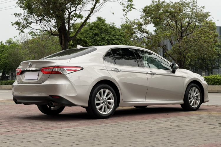 Used Toyota Camry 2021 2.0G Luxury Edition
