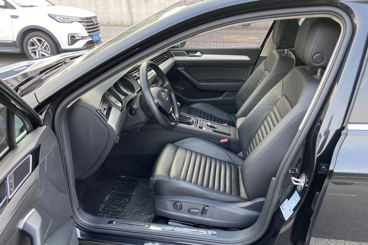 Used Volkswagen Magotan 2017 330TSI DSG Leading Model
