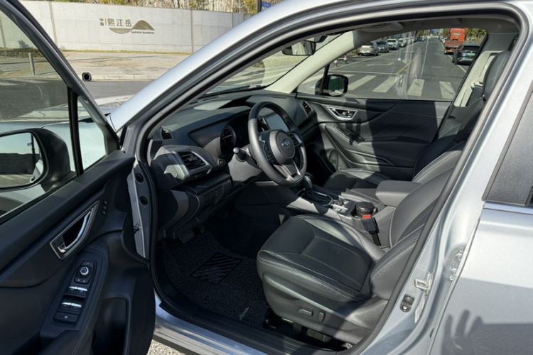 Used Subaru Forester 2021 2.0i Luxury Edition Interior 15