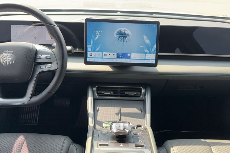 Used BYD Qin L 2025 DM-i Smart Drive 80KM Leading Model
