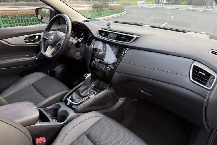 Used Nissan Qashqai 2019 2.0L CVT Luxury Edition Interior 4