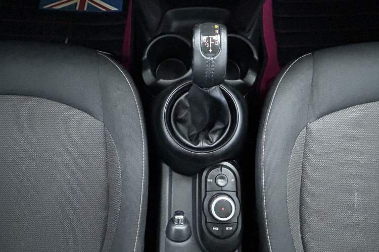 Used MINI 2016 1.2T ONE Five-Door Edition Gear Lever