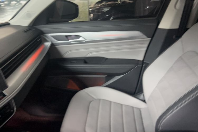 Used Volkswagen Tavendor 2023 330TSI Luxury Touring Edition Interior 2