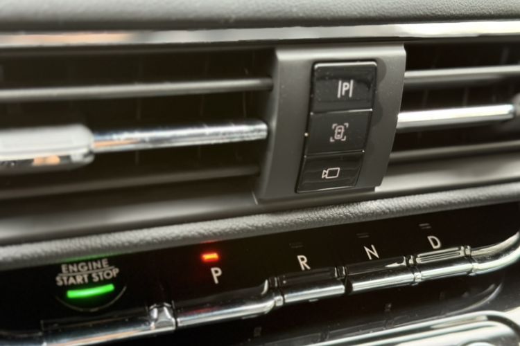 Used Lincoln Corsair 2021 2.0T Two-Wheel-Drive Luxury Edition
