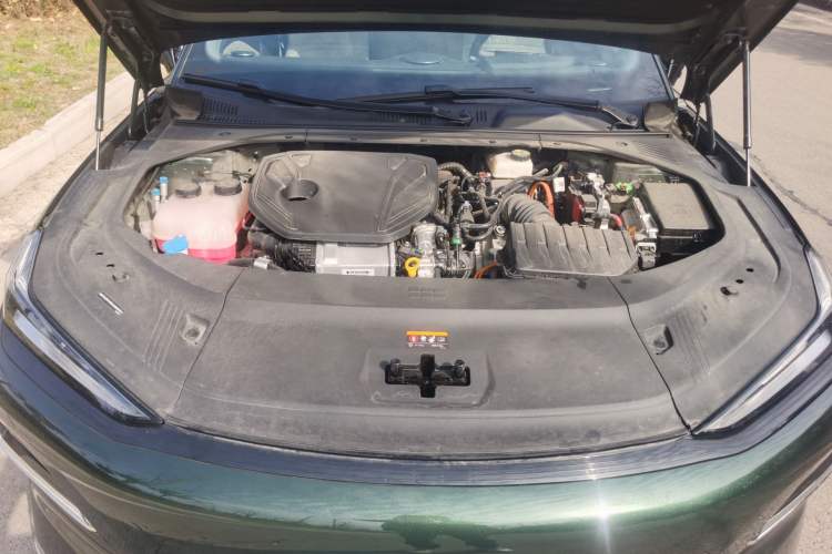 Used Geely Galaxy Galaxy 8 2025 130km EM-P Starship Edition
