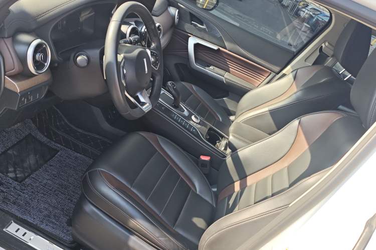 Used Wey VV5 2021 1.5T Two-Wheel Drive Smart Pioneer
