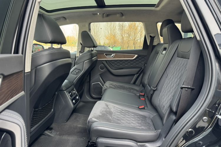 Used Hongqi HS7 2022 3.0T Automatic All-Wheel Drive ZhiLian Flagship Edition Five Seats Interior 4