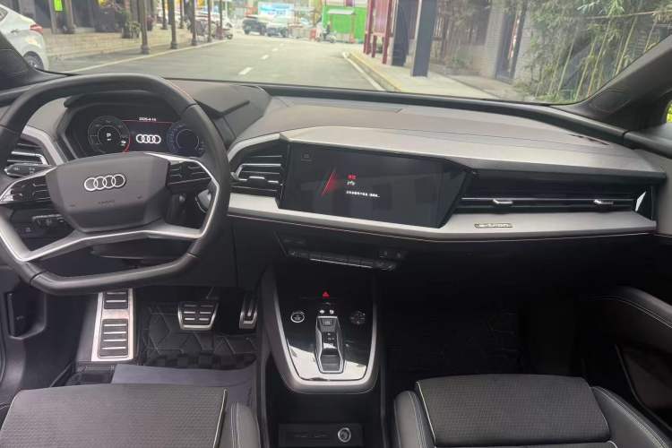 Used Audi Q5 e-tron 2023 40 e-tron Starry Edition Mecha Kit Interior 2