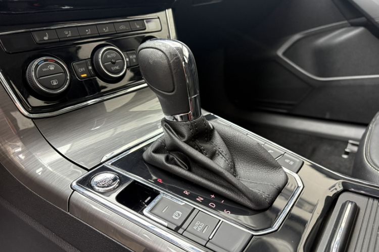 Used Volkswagen Passat 2017 330TSI DSG Luxury Edition Interior 3