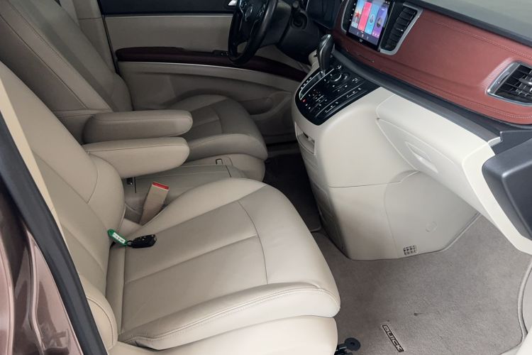 Used Buick GL8 2018 28T Luxury Model China VI Standard Interior 9