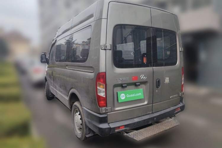 Used SAIC MAXUS Xintu V80 2016 2.5T Manual Aoyuntong National IV Short Wheelbase Mid-Roof 6-Seater Exterior 4