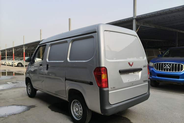 Used Wuling Zhiguang 2020 1.2L Van Utility Model China VI Emission Standard 2 Seats LSI
