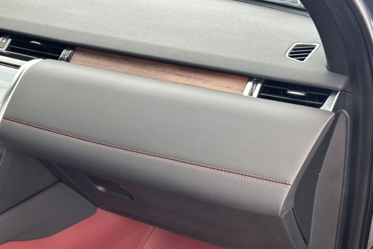 Used Land Rover Discovery Sport 2020 249 PS R-Dynamic Performance Edition Interior 4