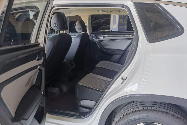 Used Volkswagen Tayron 2023 280TSI Two-Wheel-Drive Luxury Plus Advanced Version Left Rear Seat