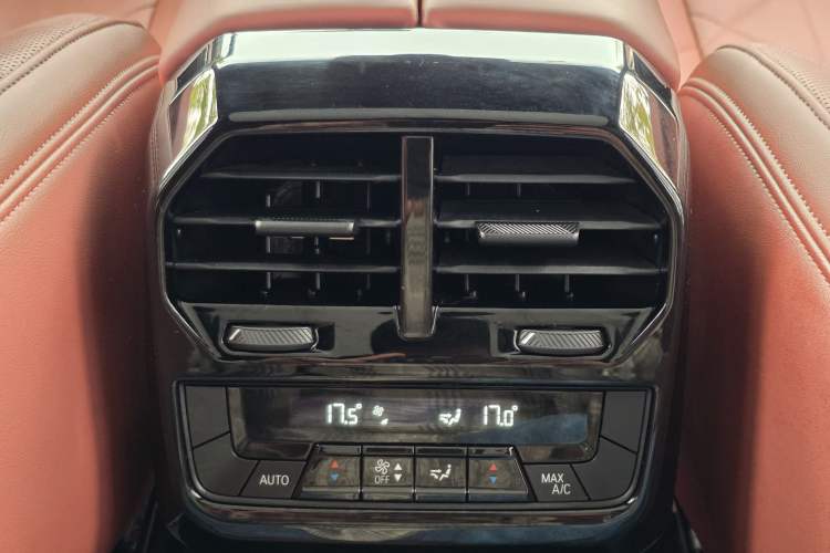 Used BMW iX 2022 xDrive50 Interior 10