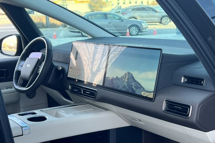 Used Li Auto MEGA 2024 Ultra Model
