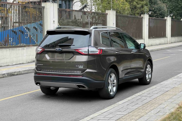 Used Ford Edge 2015 2.0T GTDi Two-Wheel-Drive High-Line Version