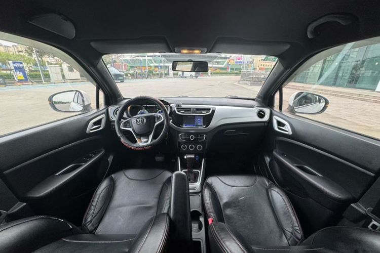 Used Brilliance V3 2015 1.5T Automatic Elite Model Interior 2