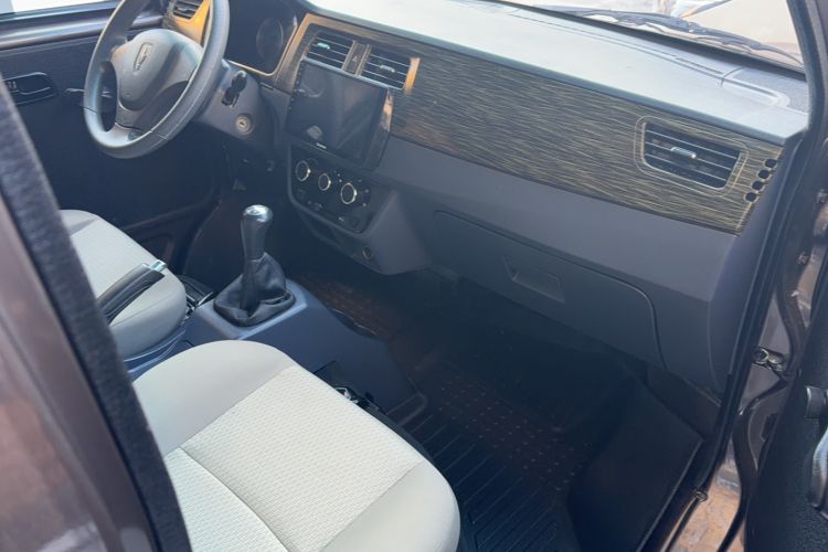 Used Jinbei Hiace X30 2023 1.5L Super-Comfortable Passenger Van 5/6/7-Seater Non-Air-Conditioned Version Model SWC15M