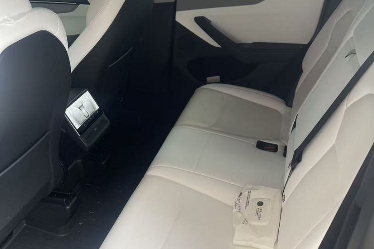 Used Tesla Model Y 2025 Updated Version Long-Range All-Wheel Drive Interior 3