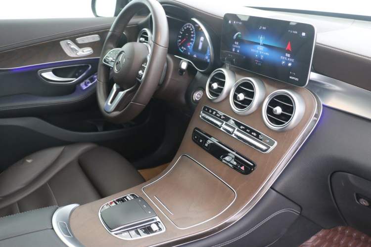 Used Mercedes-Benz GLC 2020 Facelift GLC 300 L 4MATIC Dynamic Edition
