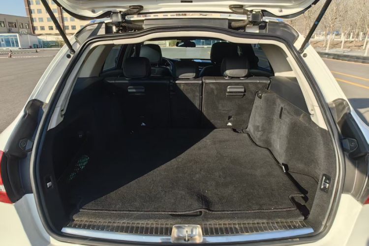 Used Mercedes-Benz C-Class 2015 C 200 station wagon
